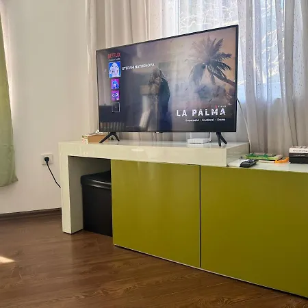 Cozy With Parking Lot *