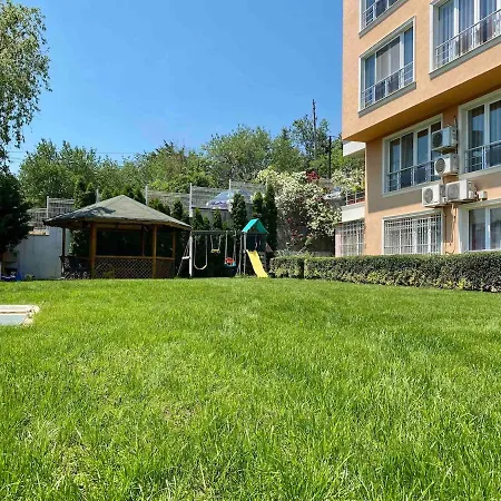 Cozy With Parking Lot