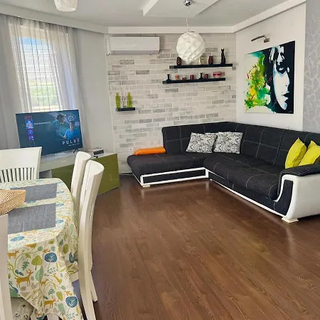 Cozy With Parking Lot Varna