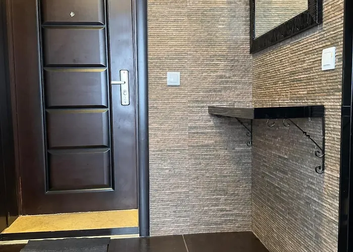 Cozy With Parking Lot *