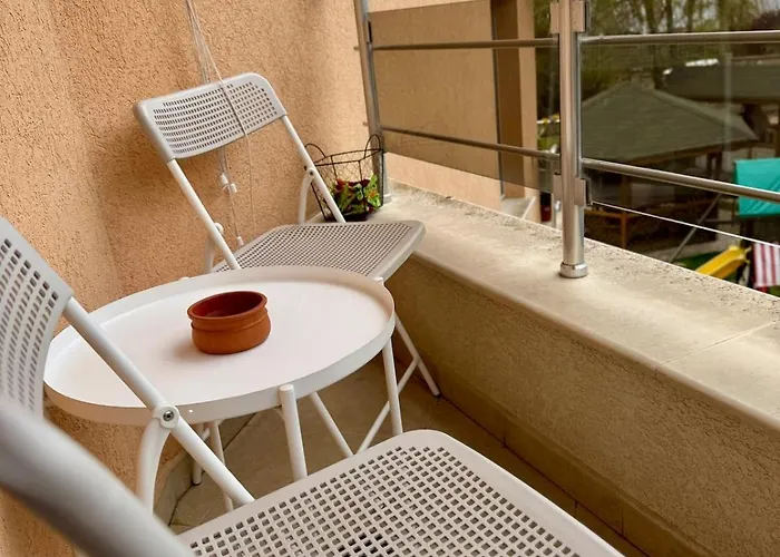 Cozy With Parking Lot Apartment Varna