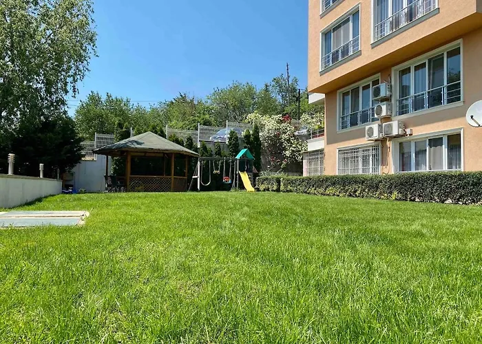 Cozy With Parking Lot