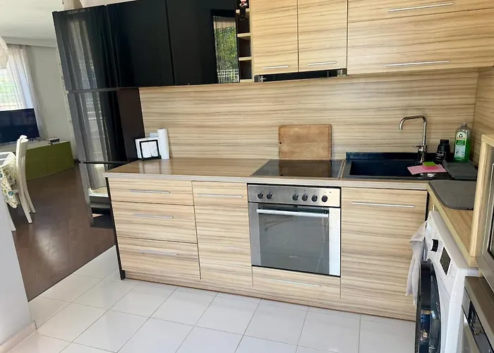 Cozy With Parking Lot Apartment