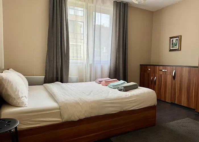 Cozy With Parking Lot