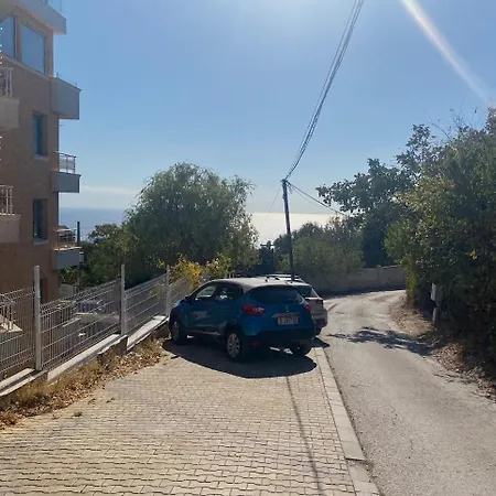 Cozy With Parking Lot Varna