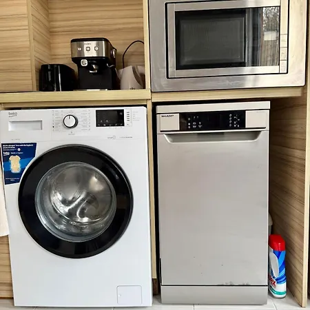 Apartment Cozy With Parking Lot *