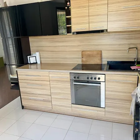 Cozy With Parking Lot Apartment