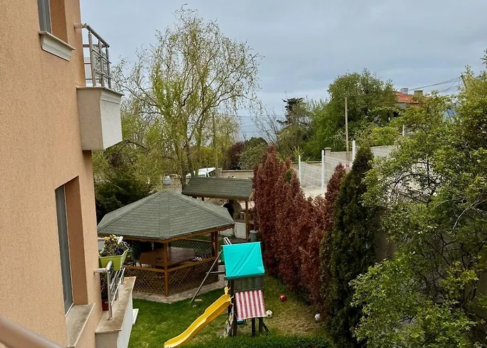 Cozy With Parking Lot Varna