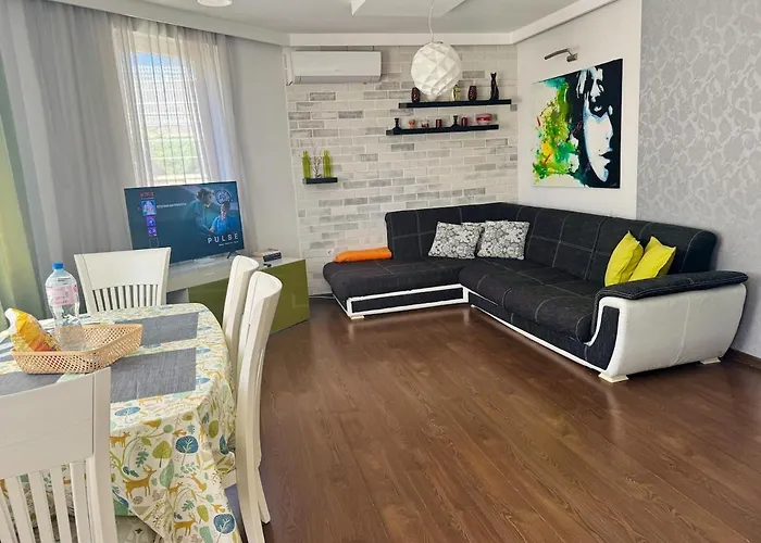 Cozy With Parking Lot Varna