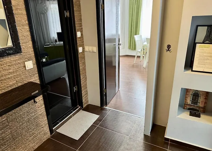 Cozy With Parking Lot