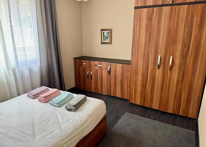 Cozy With Parking Lot Varna